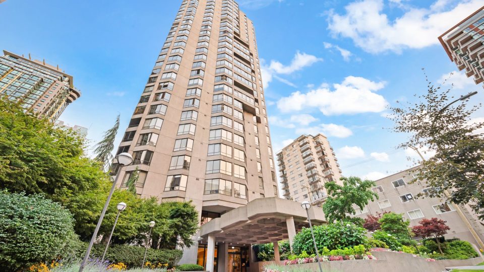 New Listing in Coal Harbour